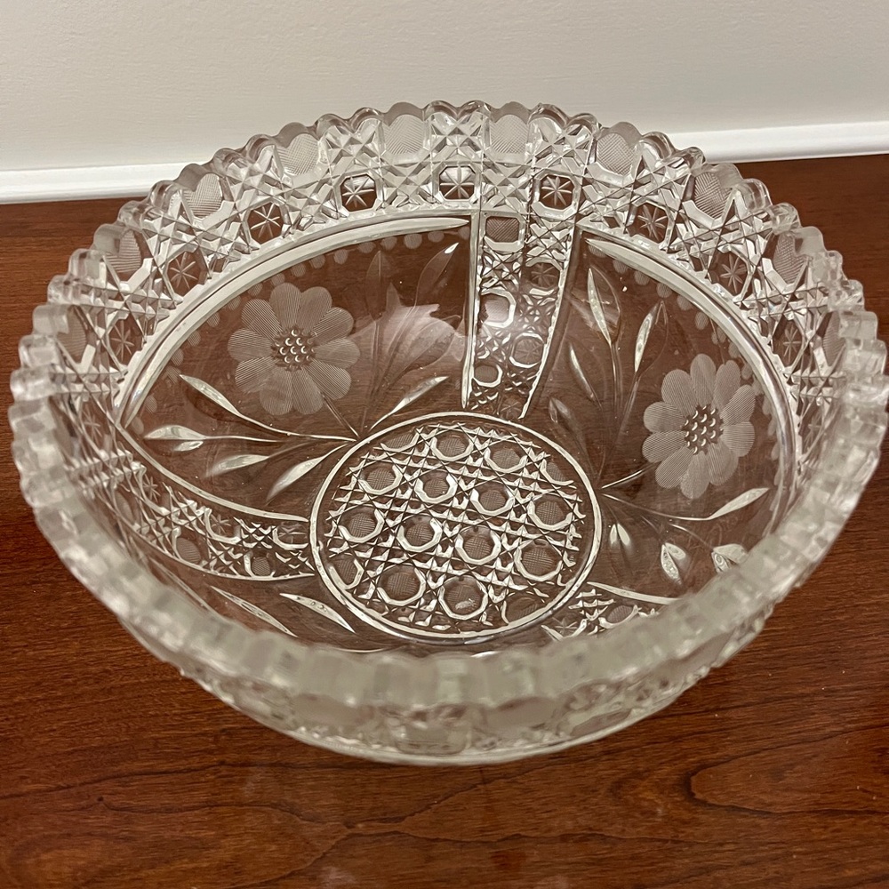 Vintage crystal cut glass 8” sawtooth bowl floral pattern